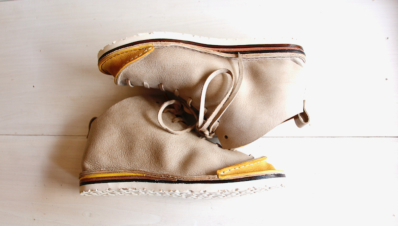 ALASKAレザーを使用した革靴たち