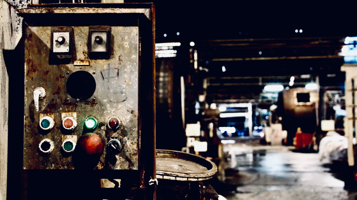 山陽レザーの工場内