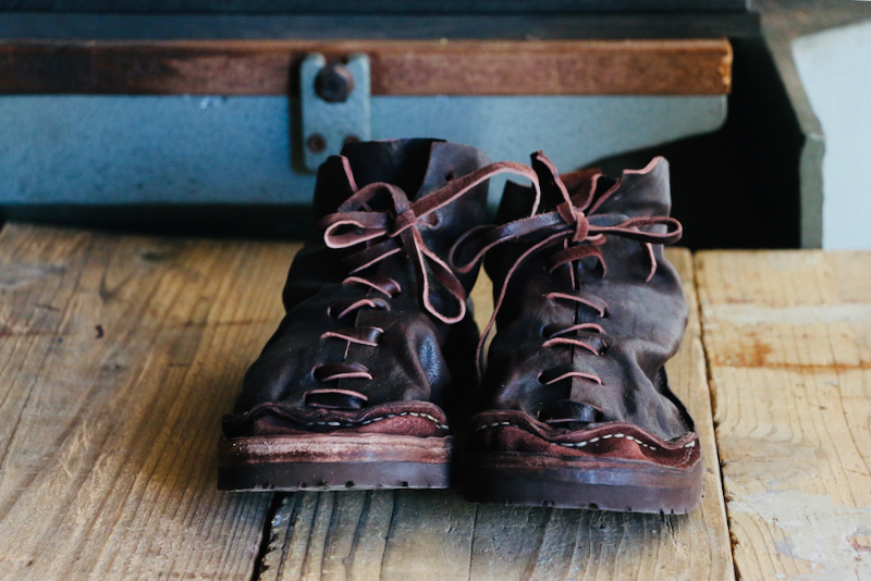 ホースレザーで作られた試作の靴